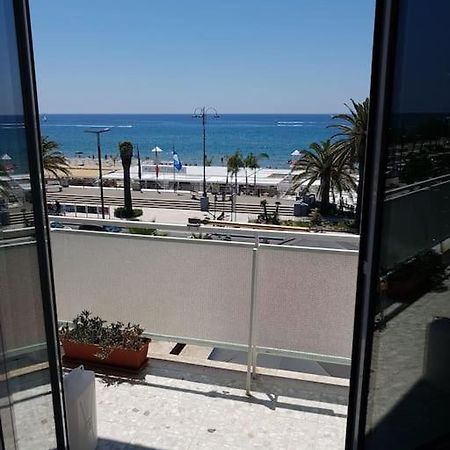 Casa Al Mare - Lido Apartment Terracina Bagian luar foto