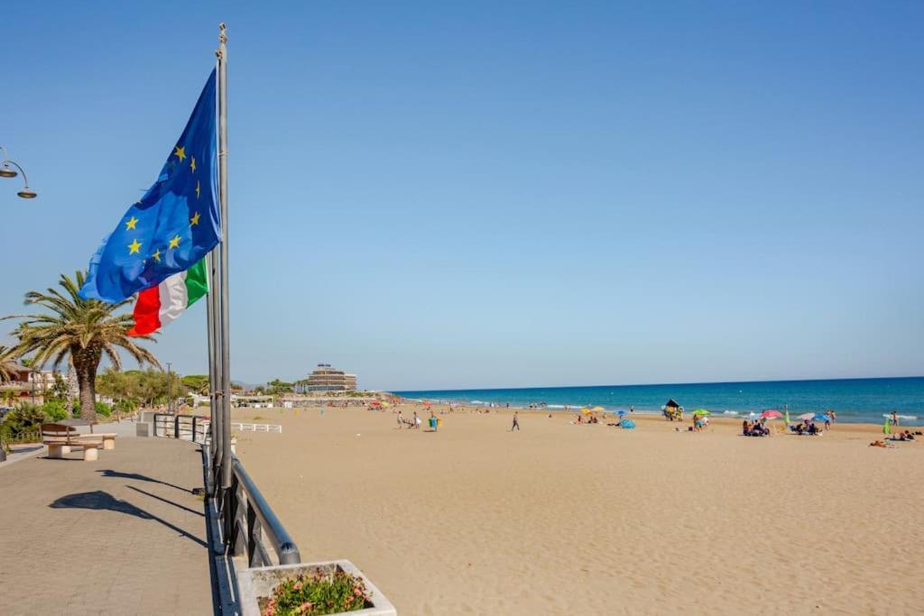 Casa Al Mare - Lido Apartment Terracina Bagian luar foto