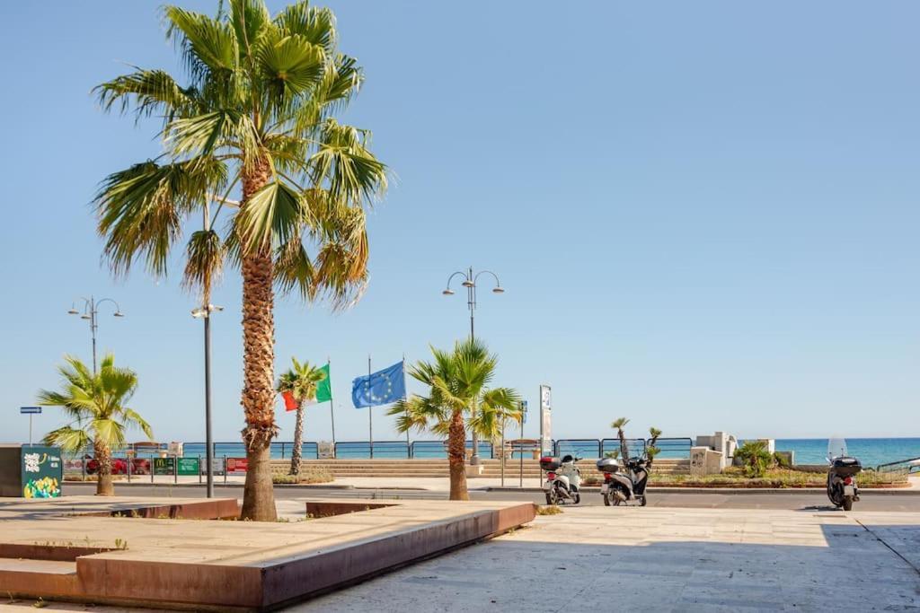 Casa Al Mare - Lido Apartment Terracina Bagian luar foto
